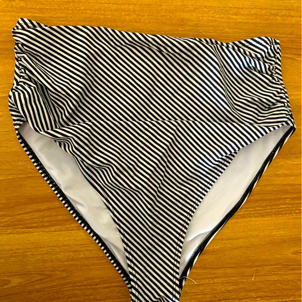 Women’s pinstripe cupshe maternity swim bottom
